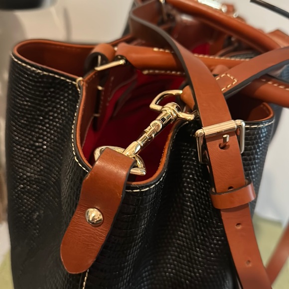 Authentic Dooney & Bourke, large Barlow - Picture 6 of 14